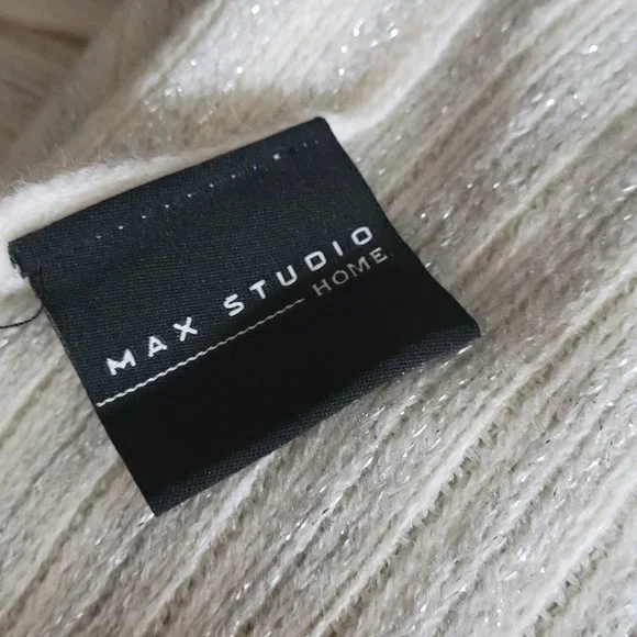 Max Studio Home Throw - Picture 10 of 11